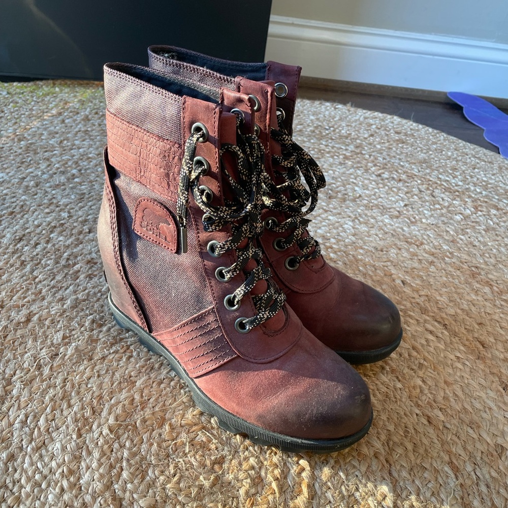 Brand new sorel burgundy boots